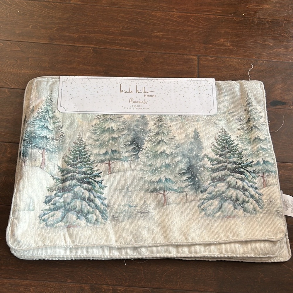 Nicole Miller Placemats set Of 4 Christmas Evergreen Trees Snow